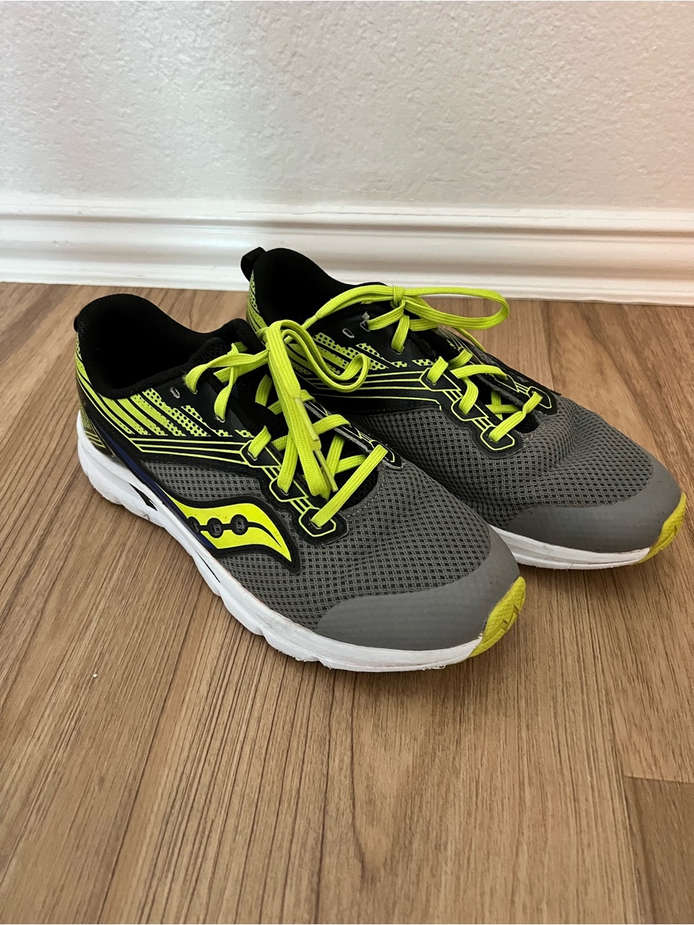 Saucony Running Shoes- great condition